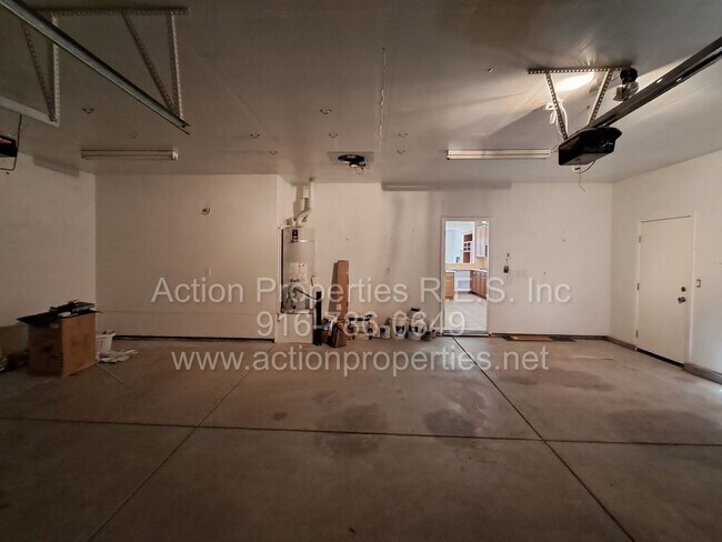 Building Photo - Action Properties R.E.S. Inc. Offering Beautiful Highland Park Single Story 3 Car, 4 Bedroom, Gar...