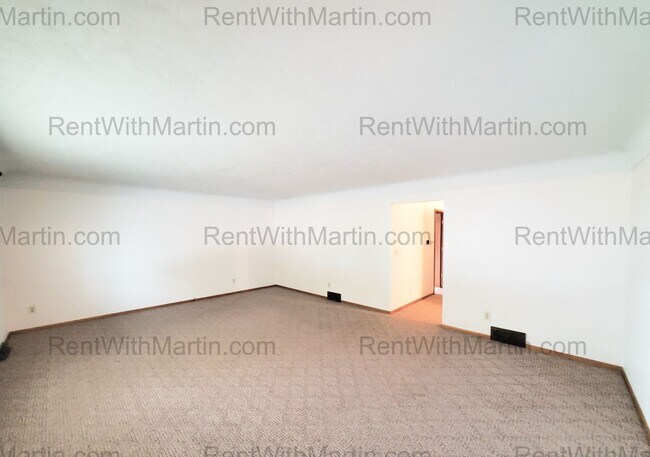 Building Photo - FOR RENT- lovely ranch home near amusement...