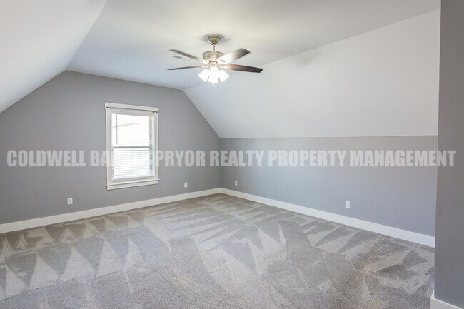 Building Photo - 9618 Shooting Star Cir