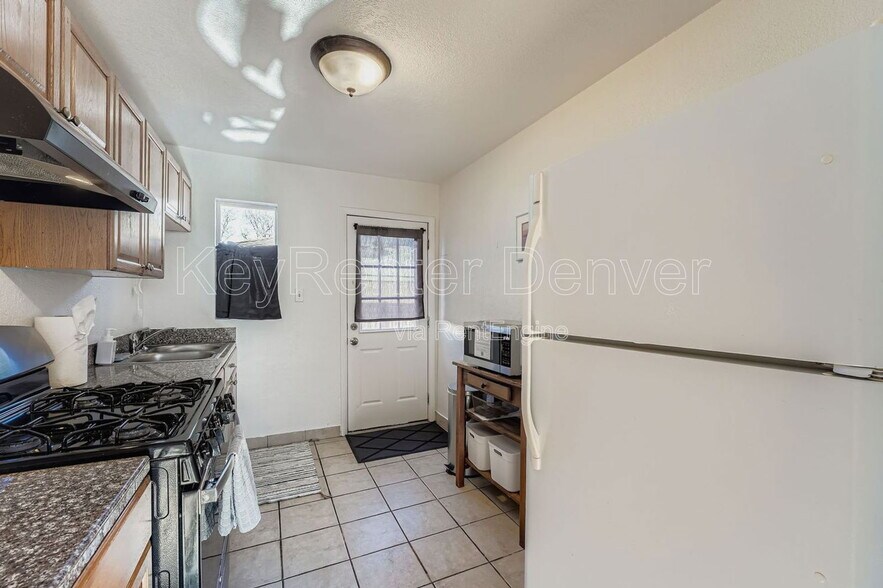 Building Photo - 2928 Milwaukee St