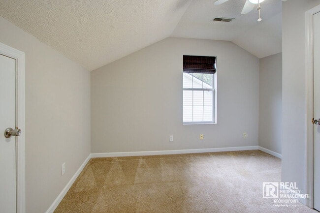 Building Photo - 140 Evergreen Magnolia Ave