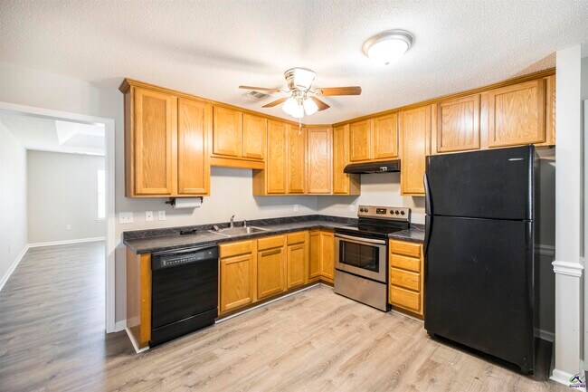 Building Photo - 309 Deerfield Cir