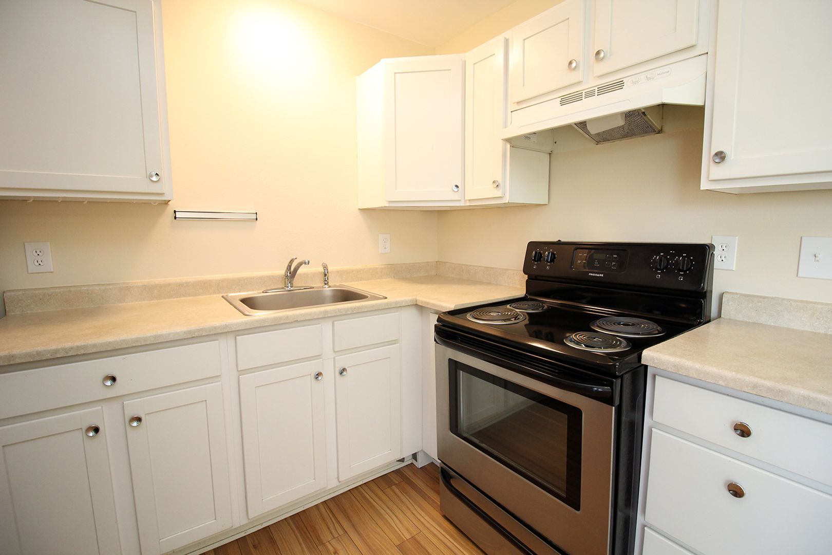 Building Photo - 706-706 N Watts St