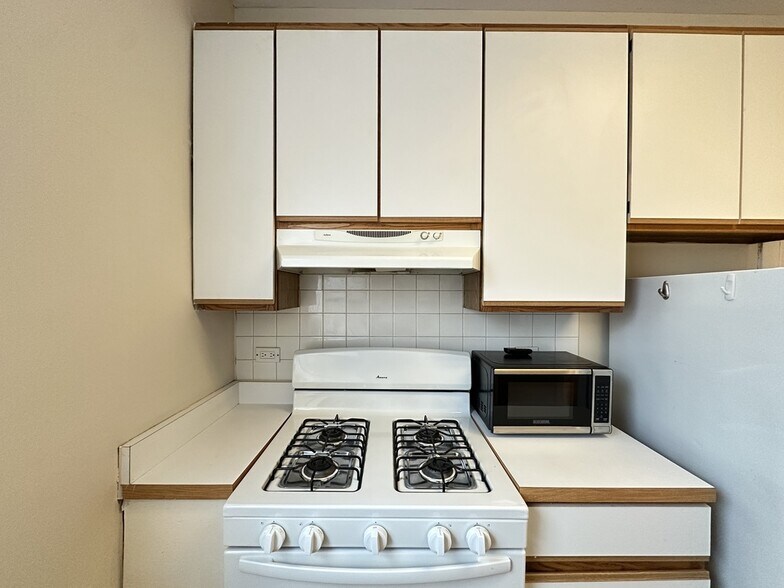 Building Photo - 1324 Oak Ave