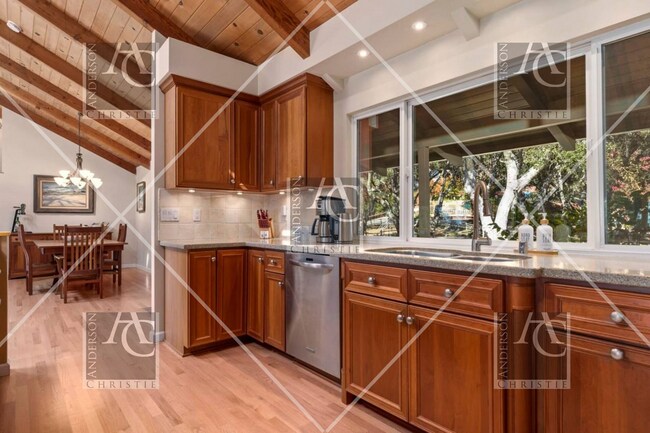 Building Photo - 4 bedroom 3 bath home in Scotts Valley