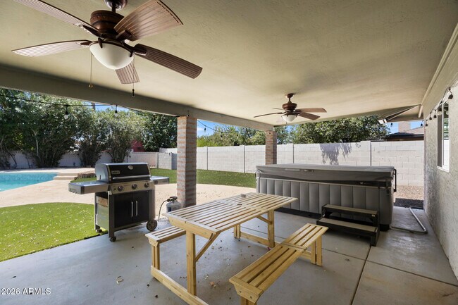 Building Photo - 5449 E Larkspur Dr