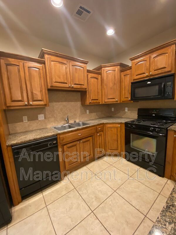 Building Photo - 10343 N 139th E Ave