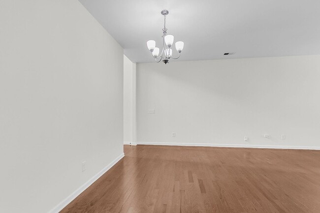 Building Photo - Spacious Summerville Home Near Historic Downtown