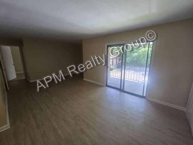 Building Photo - One bedroom in Rosewood