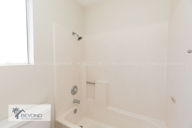 Building Photo - *** HIGHLY DESIRED 3BED/2.5BATH  HILLSBORO...