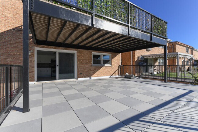 Building Photo - 8629 W Summerdale Ave