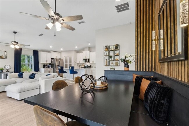 Building Photo - 300 Chinquapin Dr