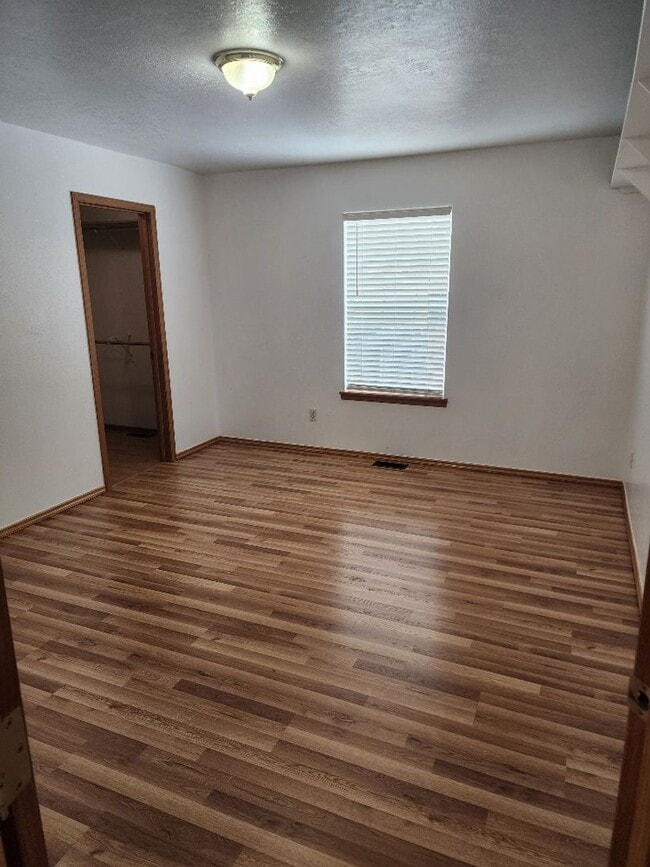 Building Photo - Newly remodeled 3 bedroom home!