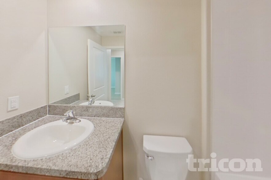 Building Photo - 5151 White Chicory Dr