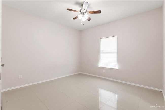 Building Photo - 14 Lancelot