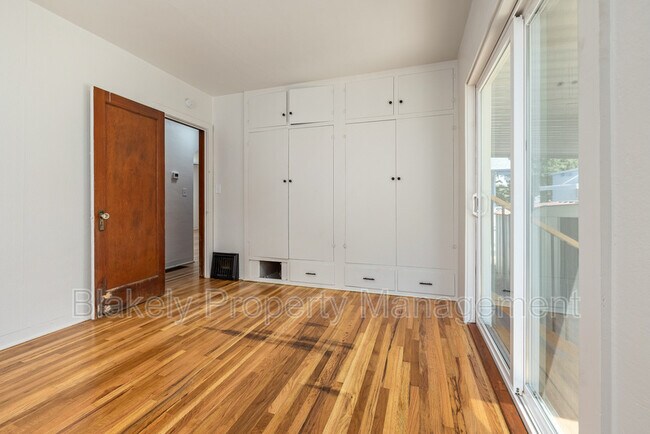 Building Photo - 1020 15th Ave S