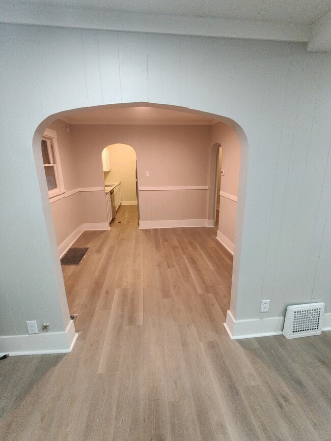 Building Photo - 2322 Eby Ave