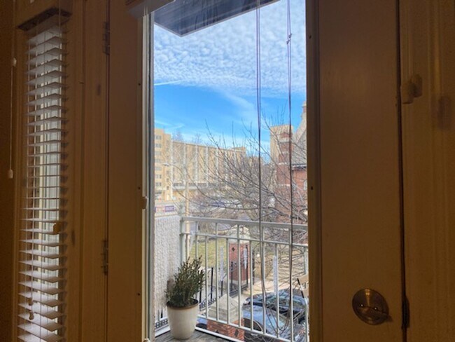 Building Photo - 627 Clara Ave