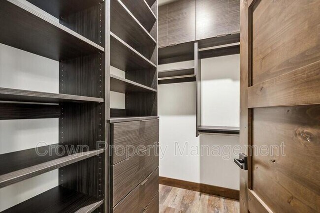 Building Photo - 317 Akers Ln