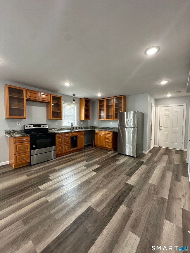 Building Photo - 178 Martin St