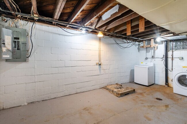 Building Photo - 1411 Brinton Rd