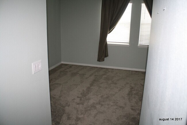 Building Photo - Large 3/3/2 Townhome Carrollwood