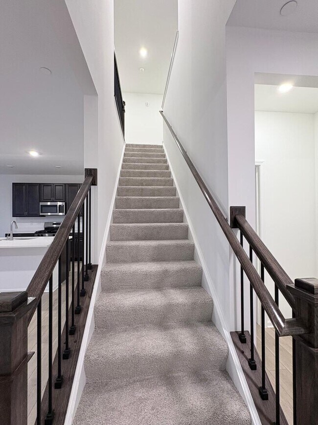 Building Photo - 460 Hathaway Ln