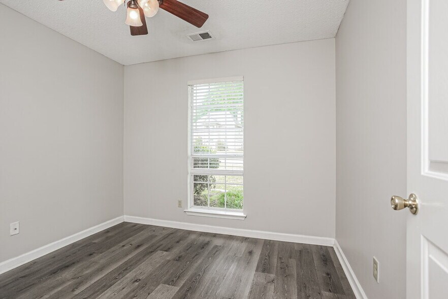 Building Photo - 7234 Fox Creek Dr