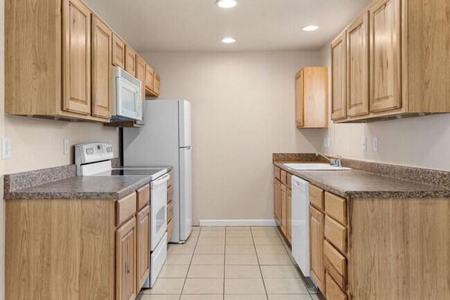 Building Photo - Well-Maintained 3-Bedroom Home with Modern Updates. MOVE-IN SPECIAL!