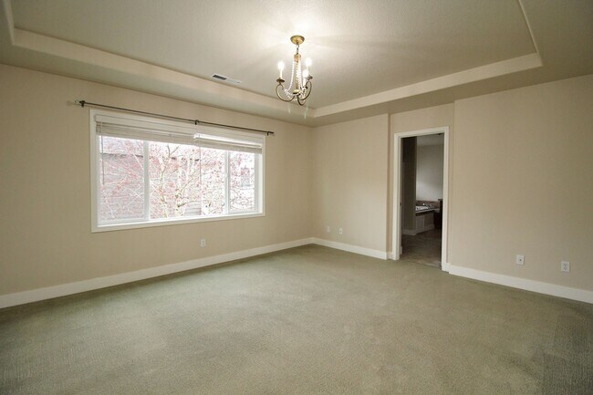 Building Photo - Spectacular Newer Construction Troutdale H...