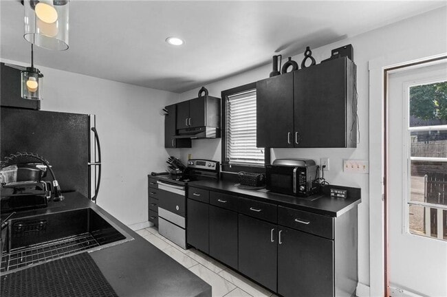 Building Photo - 18 Bridgham St