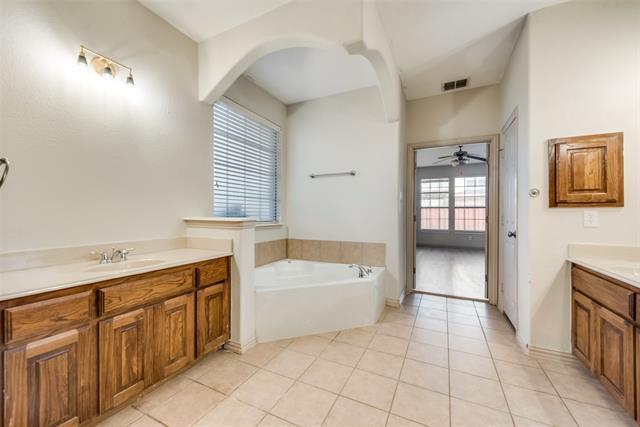 Building Photo - 701 Player Ave