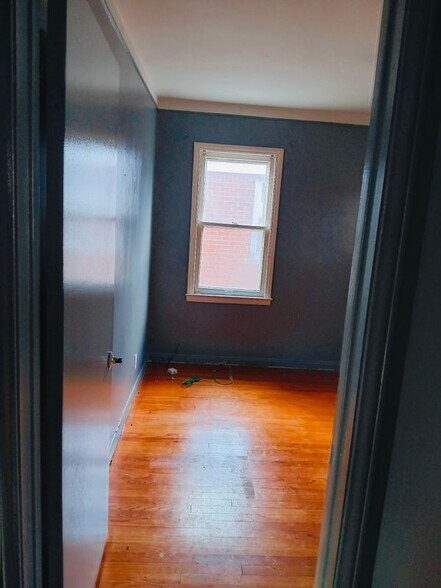 Building Photo - 15625 Bringard Dr