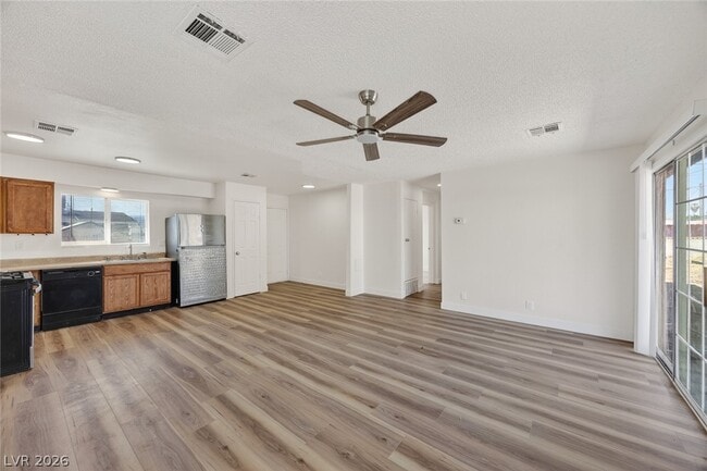 Building Photo - 1320 Gold Ave