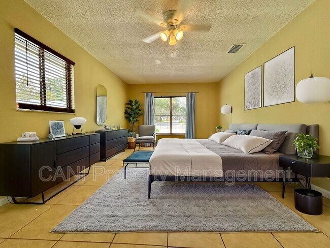 Building Photo - 300 N 3rd St