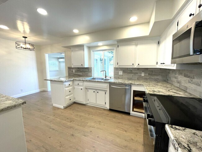 Building Photo - Charming updated 3-bedroom home with a/c near Victor Park