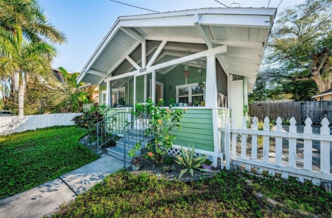 Building Photo - 1009 8th St N