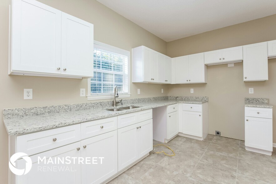 Building Photo - 4400 Feather Way