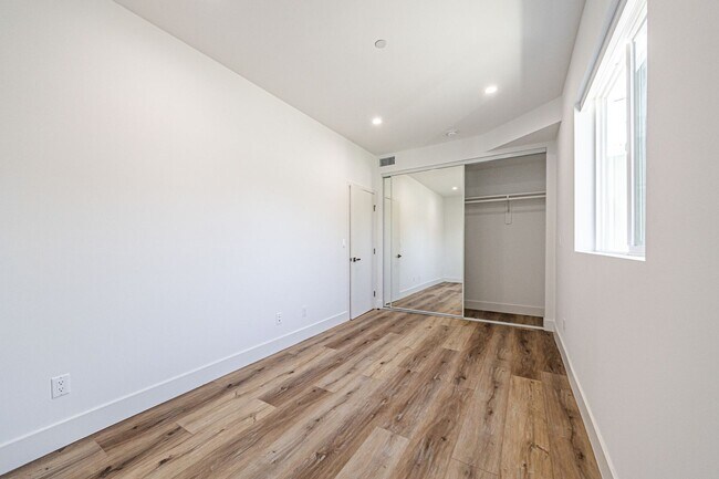 Building Photo - 4445 Auckland Ave