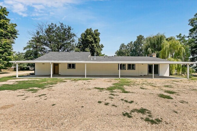 Building Photo - Spacious Middleton Home, Utilities & Lawn Care Included