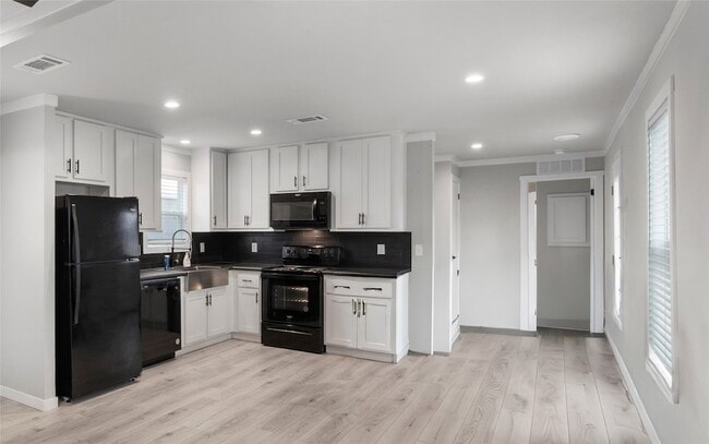 Building Photo - 119 Mooney Rd