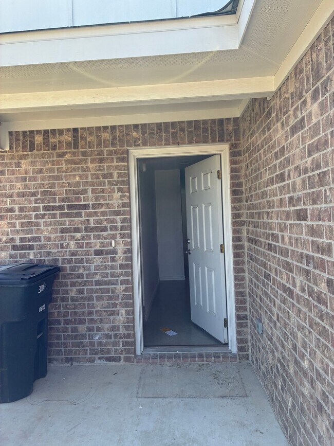 Building Photo - 304 Agua Chiquita Ct