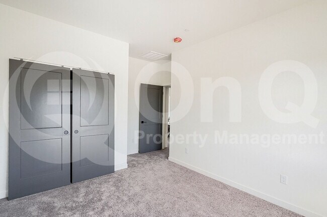 Building Photo - 1443 E Osborn Rd
