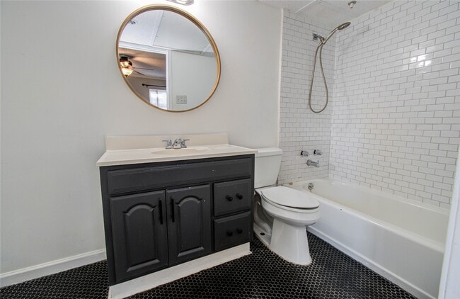 Building Photo - 6410 Del Monte Dr