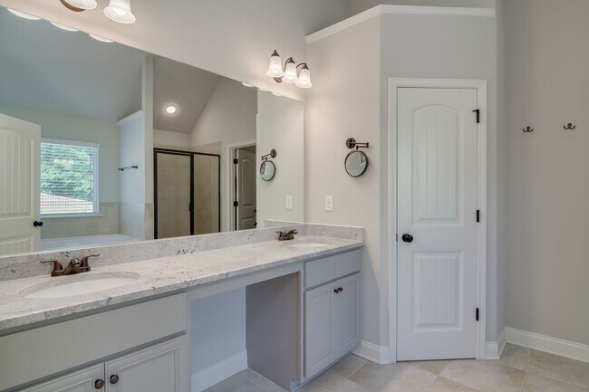 Building Photo - 147 Nesbit Dr