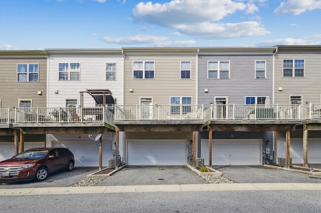 Building Photo - 605 S Cherry Grove Ave