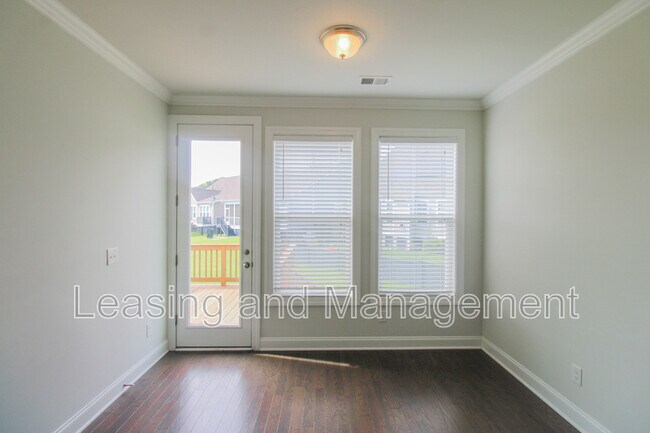 Building Photo - 333 Turnstone St