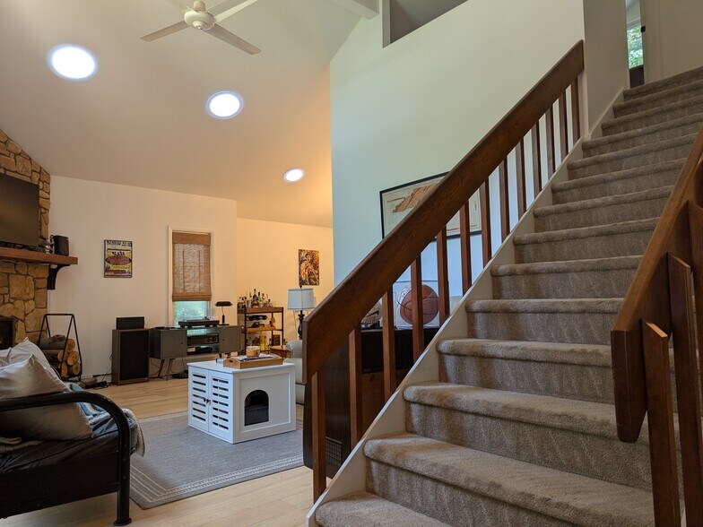 Living - 3501 Octavia St