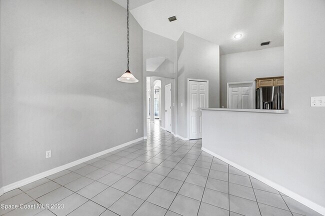 Building Photo - 3643 Bluefield Ave