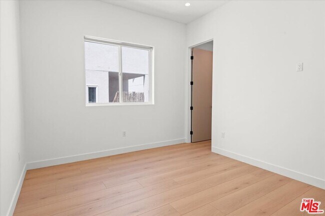 Building Photo - 5214 Satsuma Ave